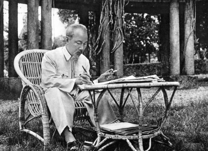 phong-cach-ho-chi-minh-le-anh-tra